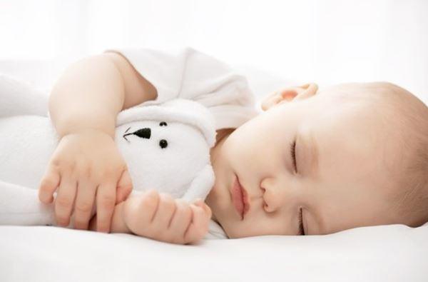 Trẻ ngủ không sâu giấc: Nguyên nhân và cách xử lý nhanh cho bé