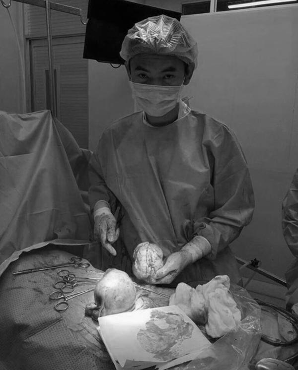 Mổ lấy thai cho sản phụ 27 tuổi, BS “ngỡ ngàng” thấy “vật thể to tròn” trong bụng bệnh nhân